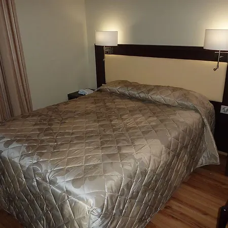 Hotel La Pinede 3*