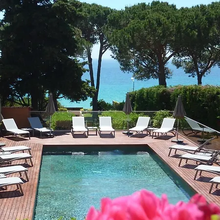 Hotel La Pinede 3*