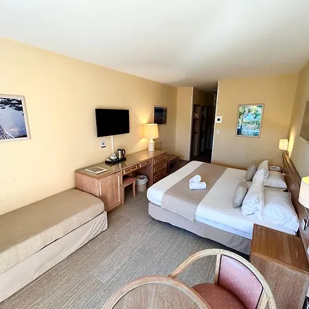 Hotel La Pinede 3*