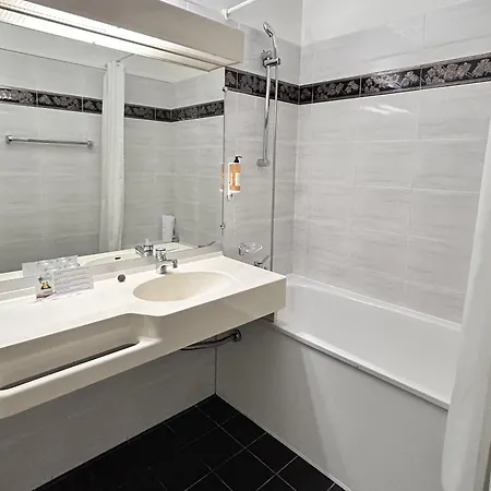 Hotel La Pinede 3*