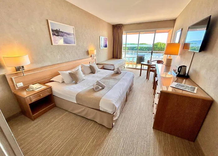 La Pinede מלון 3*