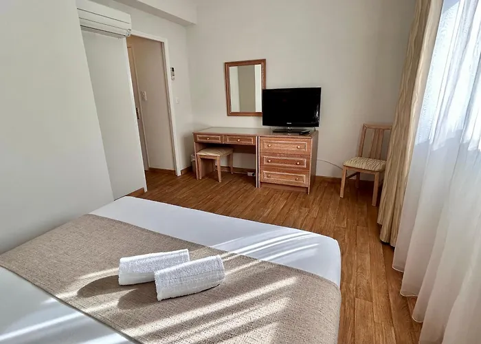 La Pinede מלון אז'אקסיו