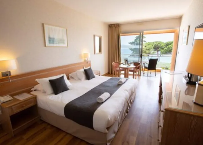 La Pinede אז'אקסיו