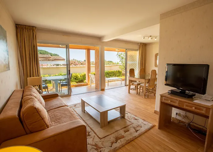 La Pinede אז'אקסיו